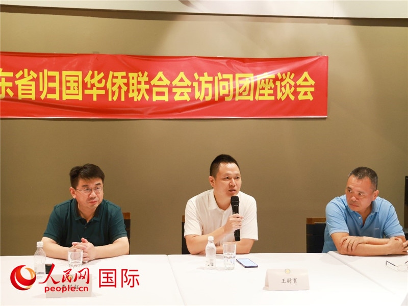 中國駐里約總領(lǐng)館副總領(lǐng)事王尉育（中）在座談會上致辭。人民網(wǎng)記者 陳海琪攝