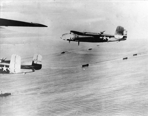 1942年4月18日，美國(guó)航空母艦甲板上B－25解放式轟炸機(jī)起飛轟炸東京工業(yè)區(qū)域，此為日本首次受盟軍之進(jìn)攻。