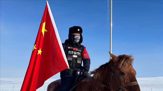 呼倫貝爾陳巴爾虎旗公安局副局長(zhǎng)石永志。人民網(wǎng)記者 張敏穎攝