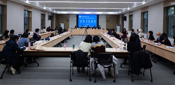 “區(qū)域國別學視角下的日語學科建設”圓桌論壇現(xiàn)場。主辦方供圖