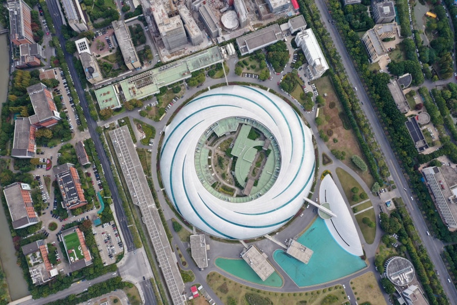 位于上海張江科學(xué)城的國家大科學(xué)裝置上海光源（2020年10月26日攝，無人機(jī)照片）。