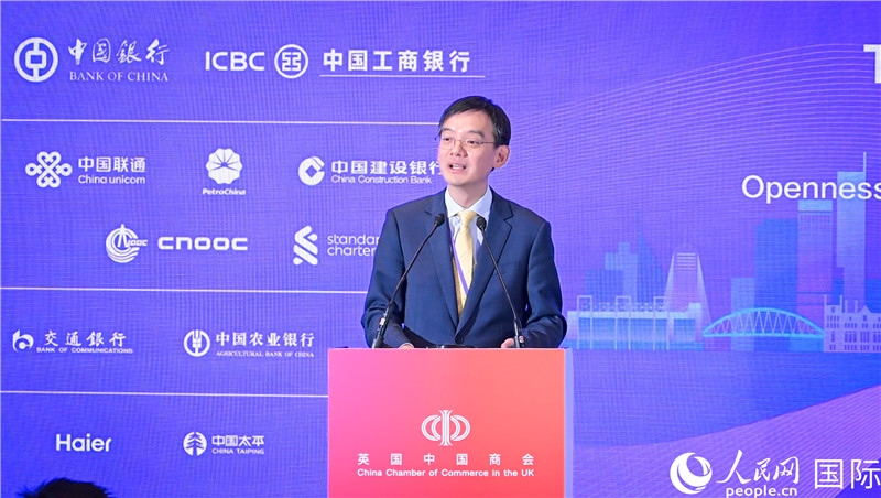 1. 英國(guó)中國(guó)商會(huì)會(huì)長(zhǎng)、中國(guó)銀行倫敦分行行長(zhǎng)方文建 致歡迎辭。郭錦標(biāo)攝_副本