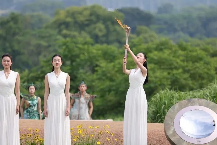 杭州亞運(yùn)會火種在良渚成功采集。記者 呂之遙 攝