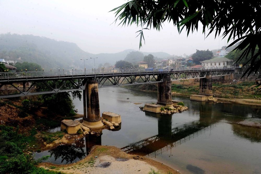 這是滇越鐵路連接中越兩國的中越鐵路大橋，橋的對岸是越南老街?。?010年3月20日攝）。