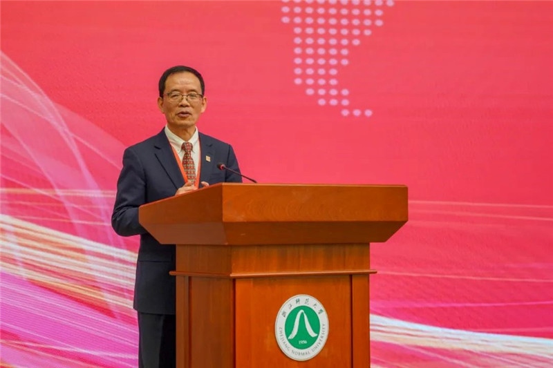 國務院學位委員會區(qū)域國別學學科評議組秘書長、浙江師范大學非洲研究院（非洲區(qū)域國別學院）院長劉鴻武致辭。主辦方供圖
