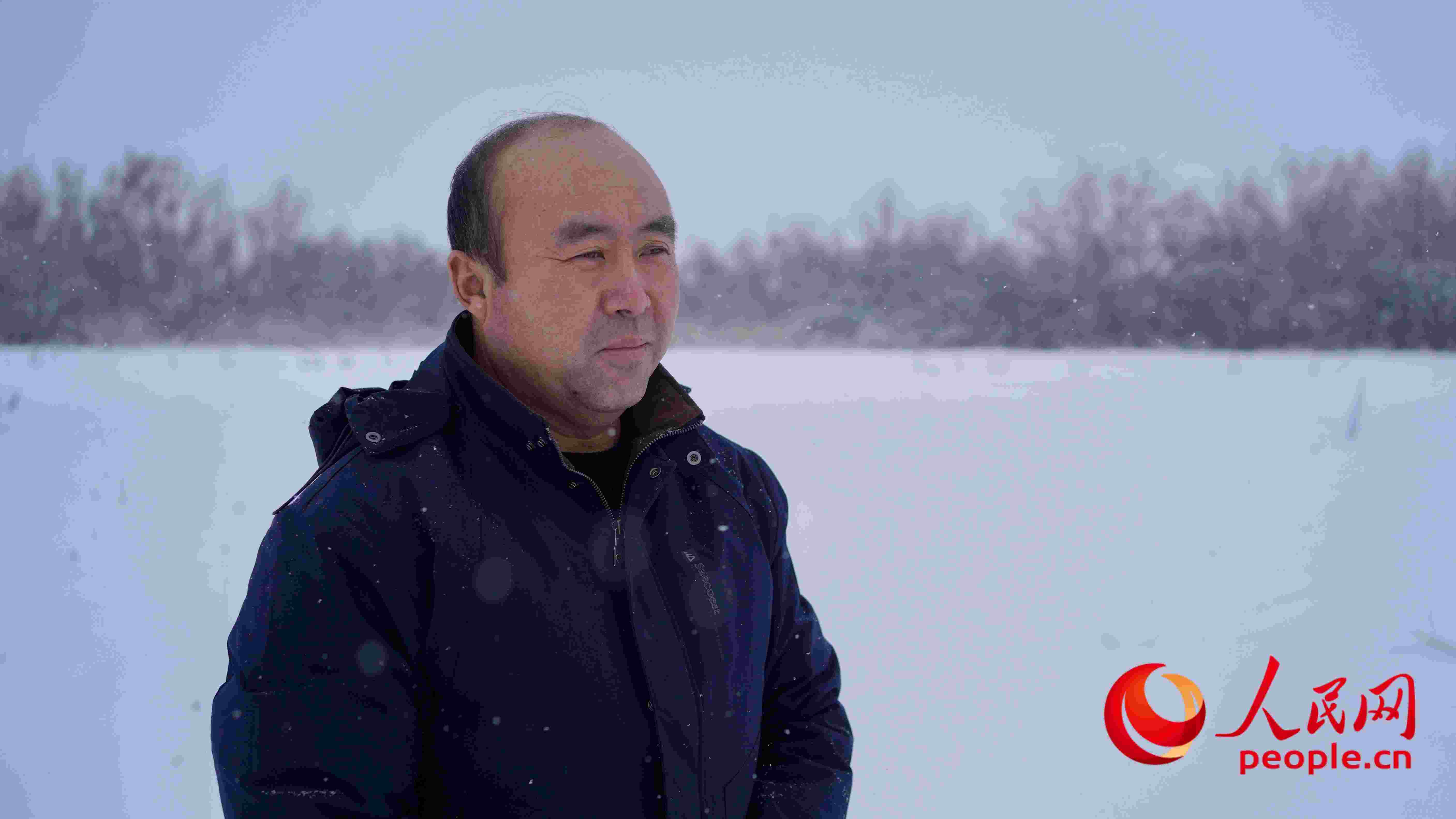 馬曉華回憶當年和父親一起種樹的情形，滿是懷念。人民網(wǎng) 周靜圓攝