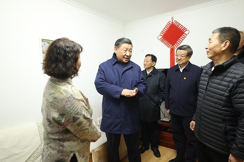 △2023年11月10日下午，習近平總書記在河北涿州市雙塔街道永濟秀園小區(qū)居民董彩英家看望慰問。