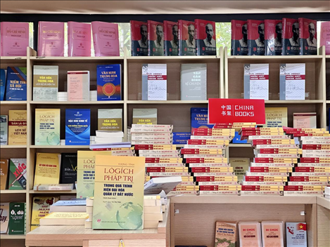 中國主題圖書亮相越南河內(nèi)書街。中國圖書進(jìn)出口（集團(tuán)）有限公司供圖