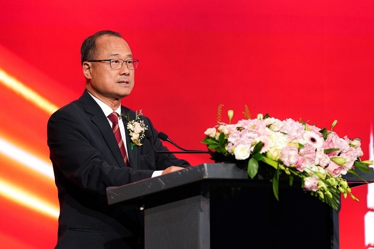 第十四屆全國(guó)政協(xié)常委、香港中華總商會(huì)會(huì)長(zhǎng)蔡冠深致辭。阿聯(lián)酋中華工商總會(huì)供圖