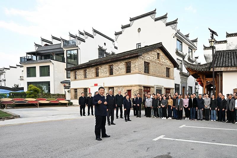 2023年10月11日，習(xí)近平總書記在江西上饒市婺源縣秋口鎮(zhèn)王村石門自然村考察。