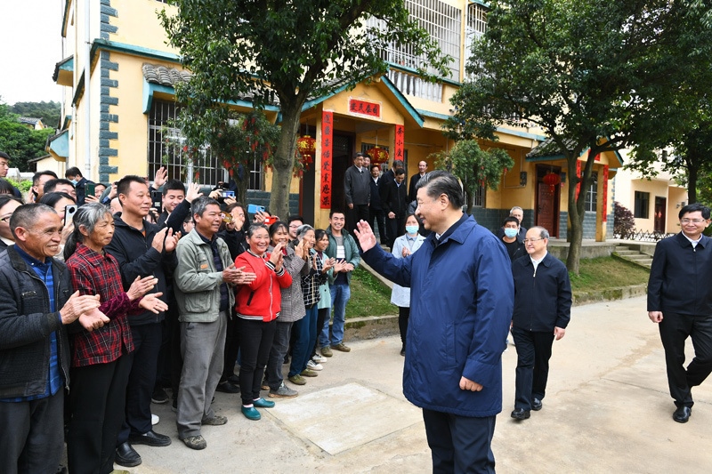 2021年4月25日，習(xí)近平總書記在廣西桂林市全州縣才灣鎮(zhèn)毛竹山村考察時，同鄉(xiāng)親們親切交流。新華社記者 謝環(huán)馳 攝
