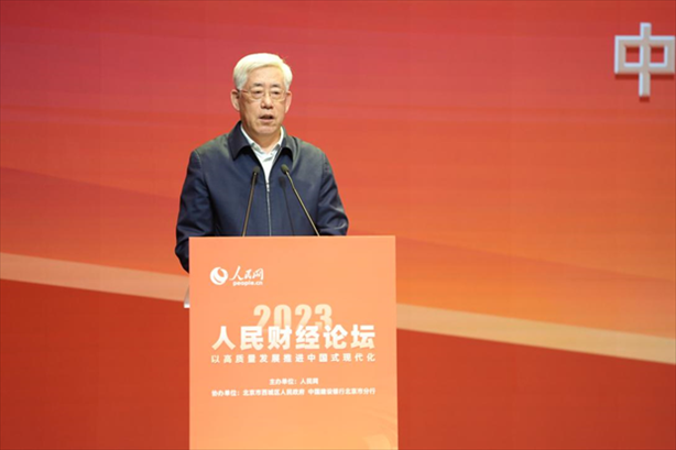 中國國際經濟交流中心副理事長韓永文在論壇現(xiàn)場做主旨發(fā)言。人民網(wǎng)記者 翁奇羽攝