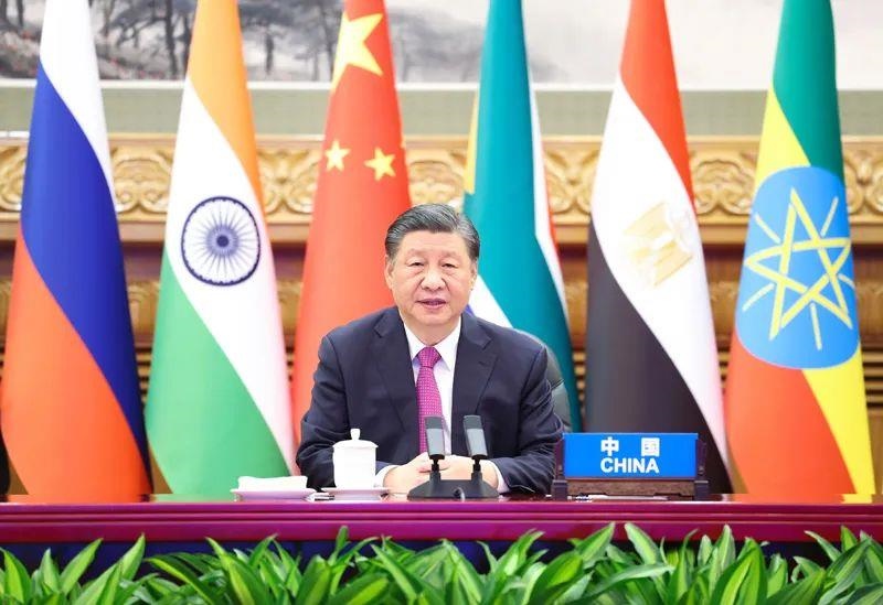 11月21日晚，習近平主席出席金磚國家領導人巴以問題特別視頻峰會并發(fā)表題為《推動?；鹬箲?zhàn) 實現(xiàn)持久和平安全》的重要講話。