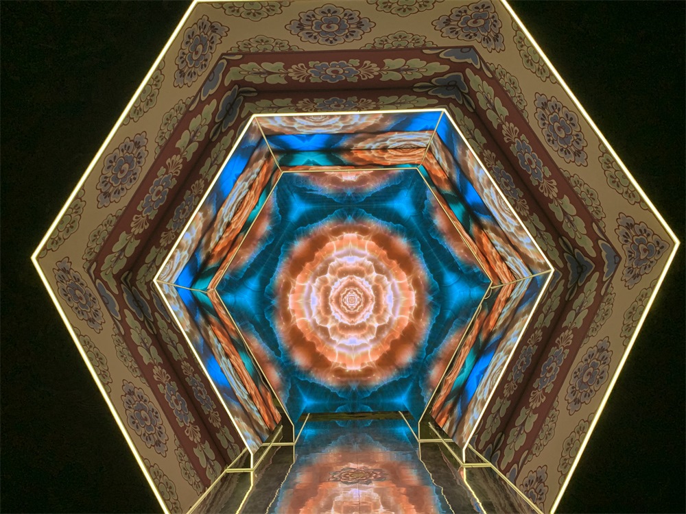 中國(guó)國(guó)家博物館“華彩萬象——石窟藝術(shù)沉浸體驗(yàn)”現(xiàn)場(chǎng)。人民網(wǎng)記者 韋衍行攝