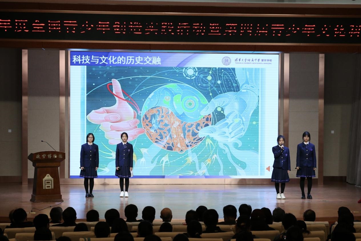 學生展示作品。主辦方供圖
