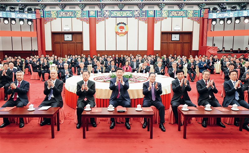 2023年12月29日，全國政協(xié)在北京舉行新年茶話會。黨和國家領(lǐng)導人習近平、李強、趙樂際、王滬寧、蔡奇、丁薛祥、李希、韓正出席茶話會并觀看演出。 新華社記者 鞠鵬/攝