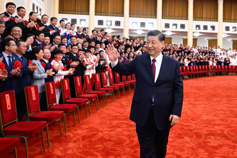 2022年4月8日，北京冬奧會(huì)、冬殘奧會(huì)總結(jié)表彰大會(huì)前，習(xí)近平總書記會(huì)見北京冬奧會(huì)、冬殘奧會(huì)突出貢獻(xiàn)集體代表、突出貢獻(xiàn)個(gè)人和中國(guó)體育代表團(tuán)成員。