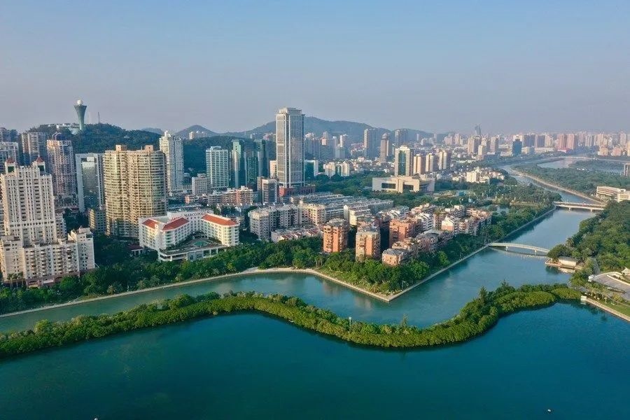 筼筜湖周邊城市景觀。新華社記者 姜克紅 攝