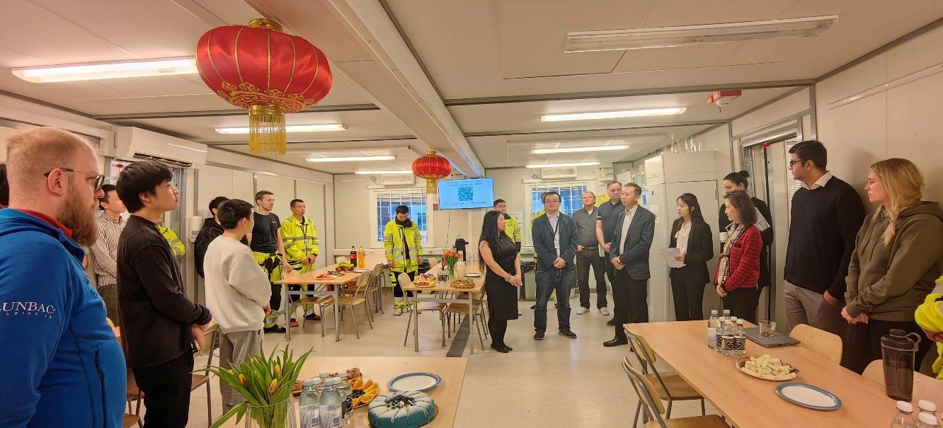 中國(guó)駐瑞典大使崔愛(ài)民走訪中鐵隧道局集團(tuán)瑞典工程公司。中國(guó)駐瑞典大使館供圖
