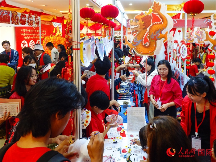 活動現(xiàn)場氣氛熱烈。人民網(wǎng)記者 謝佳君攝