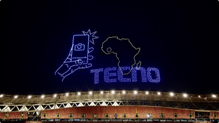 TECNO利用無人機在第34屆非洲杯足球賽場進行空中表演。傳音公司供圖