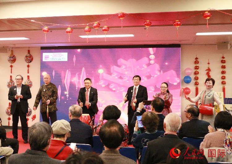打擊樂(lè)合奏《春節(jié)序曲》。人民網(wǎng) 許可攝