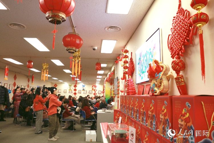 現(xiàn)場(chǎng)洋溢著濃郁的新春氛圍。人民網(wǎng) 許可攝