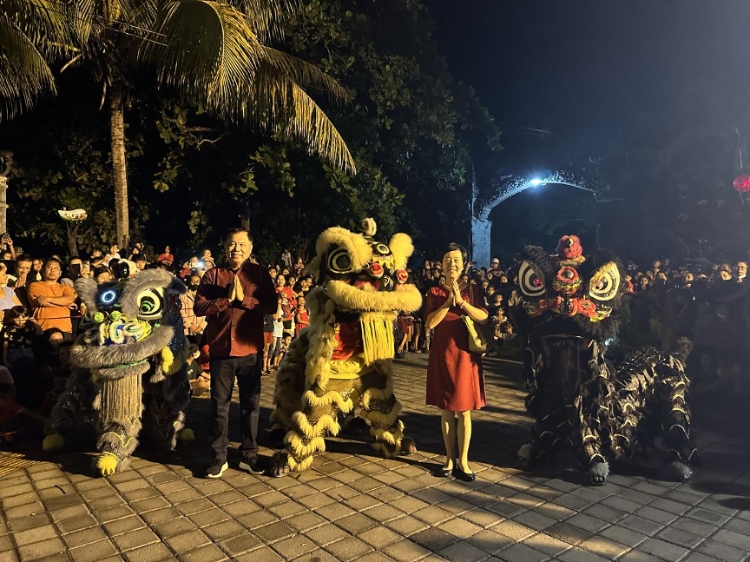 舞獅表演。巴陵康孔子學(xué)院供圖