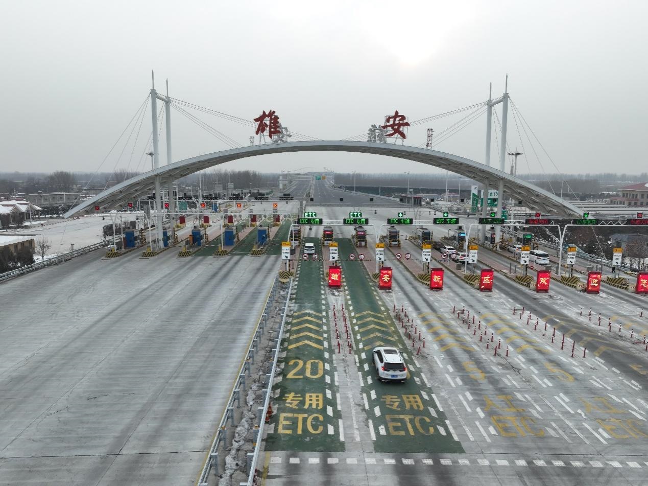 京雄高速全線正式實現(xiàn)通車運營。人民網(wǎng)記者 李兆民攝