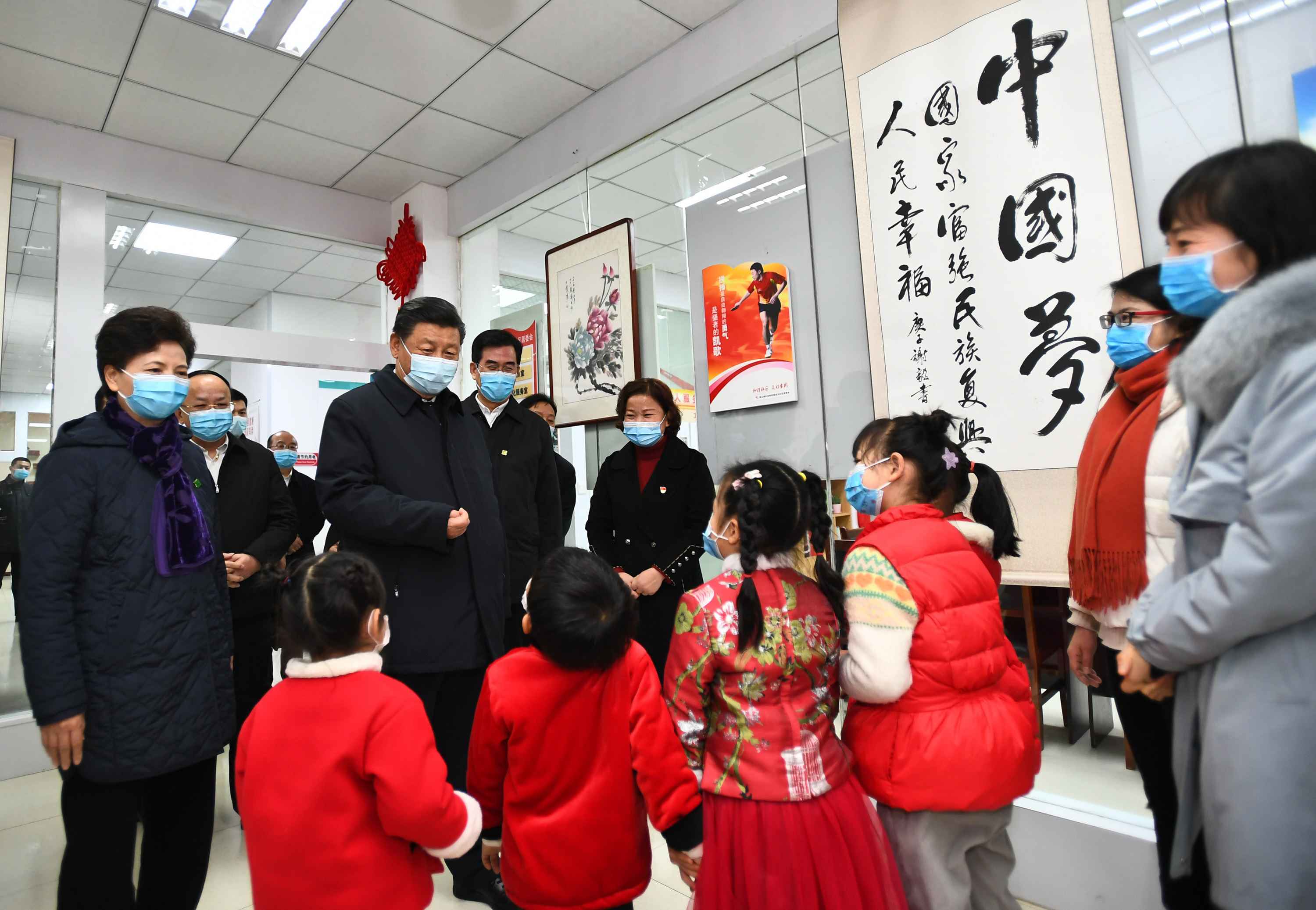 △ 2021年2月4日下午，習(xí)近平在貴陽市觀山湖區(qū)金陽街道金元社區(qū)，看望慰問社區(qū)居民。