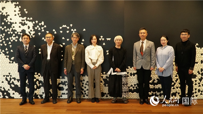 主辦方與嘉賓合影。人民網(wǎng) 蔣曉辰攝
