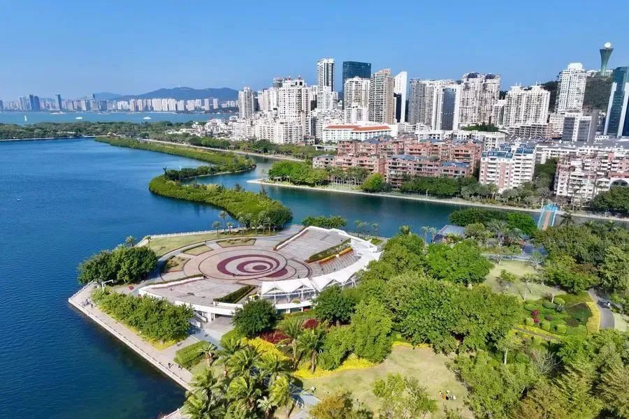 △1月24日，廈門筼筜湖白鷺洲公園及周邊城市景觀。