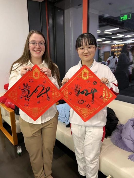 1月下旬，馬斯卡廷中學訪華代表團學生在北京同中國青少年交流。（受訪者供圖）