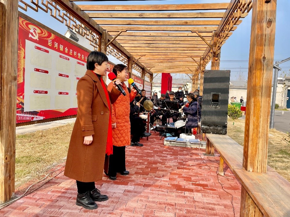 河南安陽內(nèi)黃縣余莊村村民們正排練元宵節(jié)晚會節(jié)目。受訪者供圖