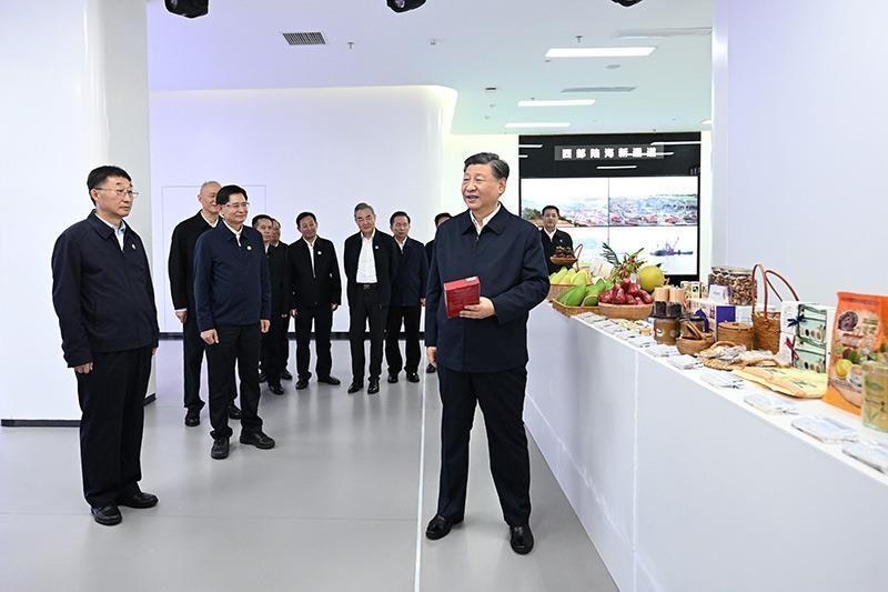 2023年12月14日，習(xí)近平總書記在廣西南寧市考察中國(guó)－東盟信息港股份有限公司，了解中國(guó)－東盟經(jīng)貿(mào)合作等情況。