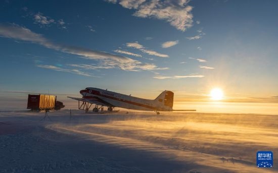 2月5日，“雪鷹601”?？吭谀蠘O中山冰雪機場。新華社發(fā)（裴文悅攝）