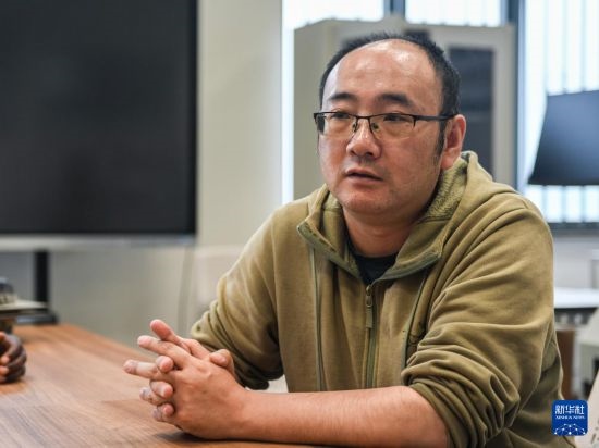 2月15日，在亞的斯亞貝巴的埃塞俄比亞聯邦職業(yè)技術培訓學院，魯班工坊中方負責人江絳接受新華社采訪。