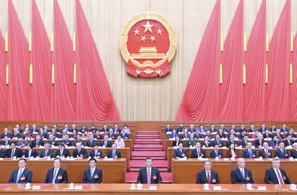 3月11日，第十四屆全國(guó)人民代表大會(huì)第二次會(huì)議在北京人民大會(huì)堂閉幕。黨和國(guó)家領(lǐng)導(dǎo)人習(xí)近平、李強(qiáng)、王滬寧、蔡奇、丁薛祥、李希、韓正等在主席臺(tái)就座。趙樂(lè)際主持閉幕會(huì)。