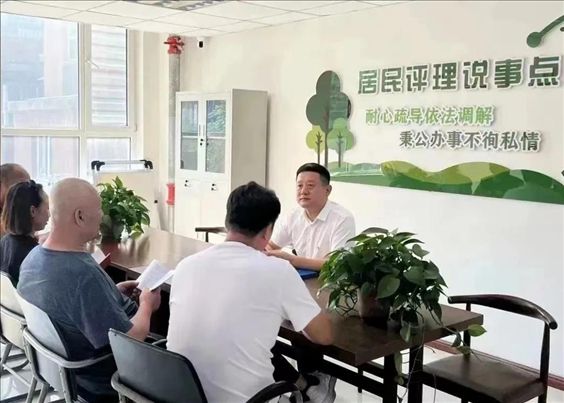 村（居）民評理說事點調(diào)解矛盾糾紛。遼寧省司法廳供圖