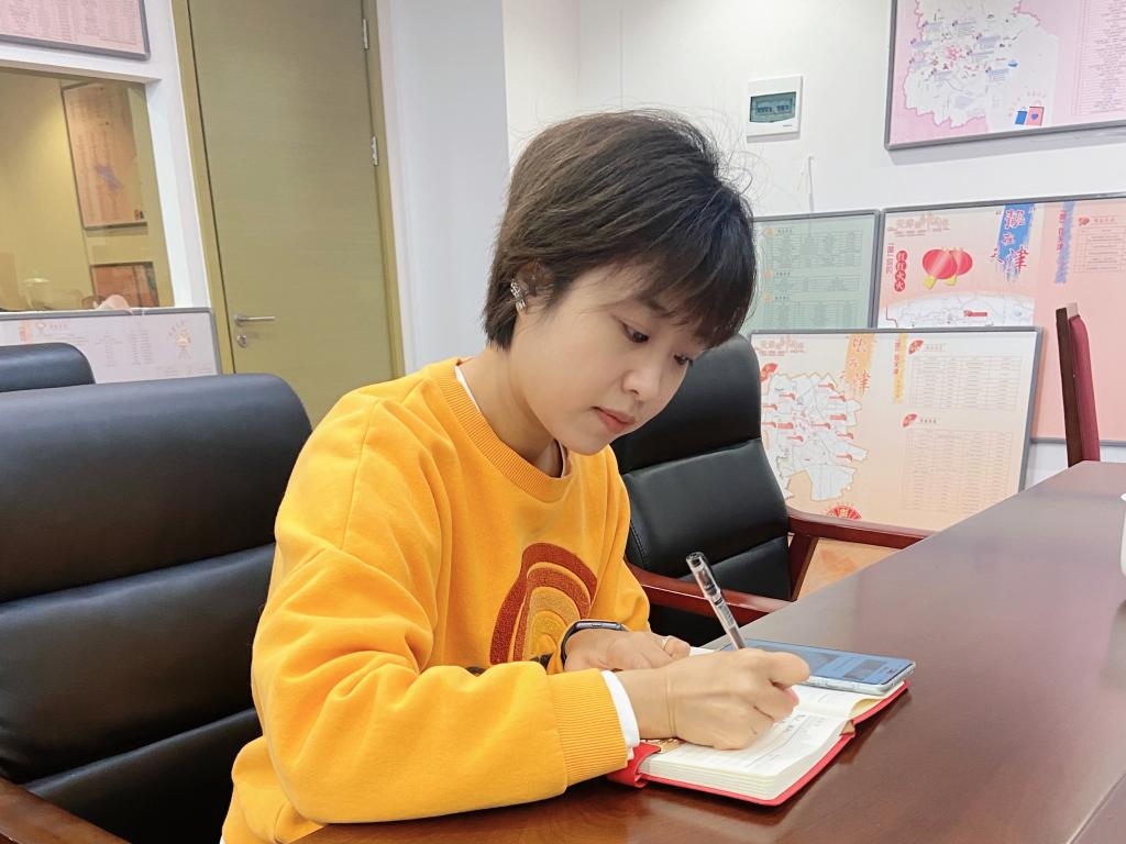 武麗潔在工作中。新華社發(fā)
