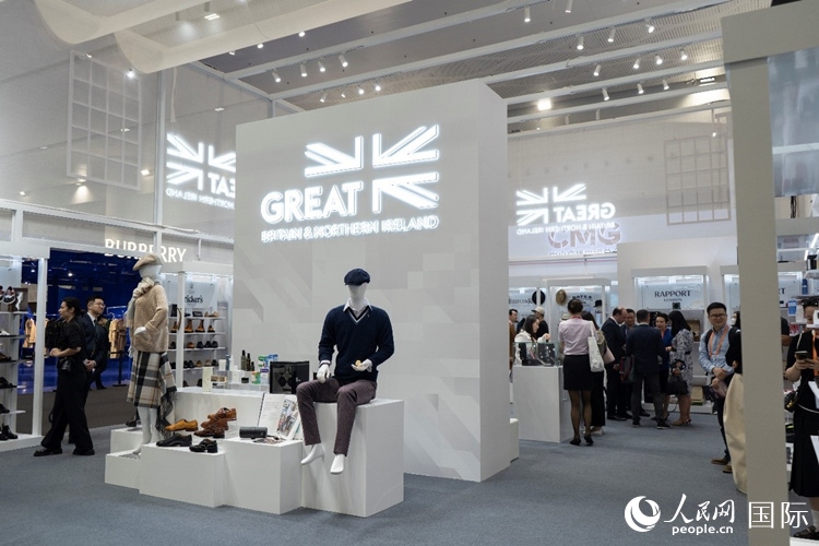 第四屆中國國際消費品博覽會英國國家館。人民網(wǎng) 常沙攝