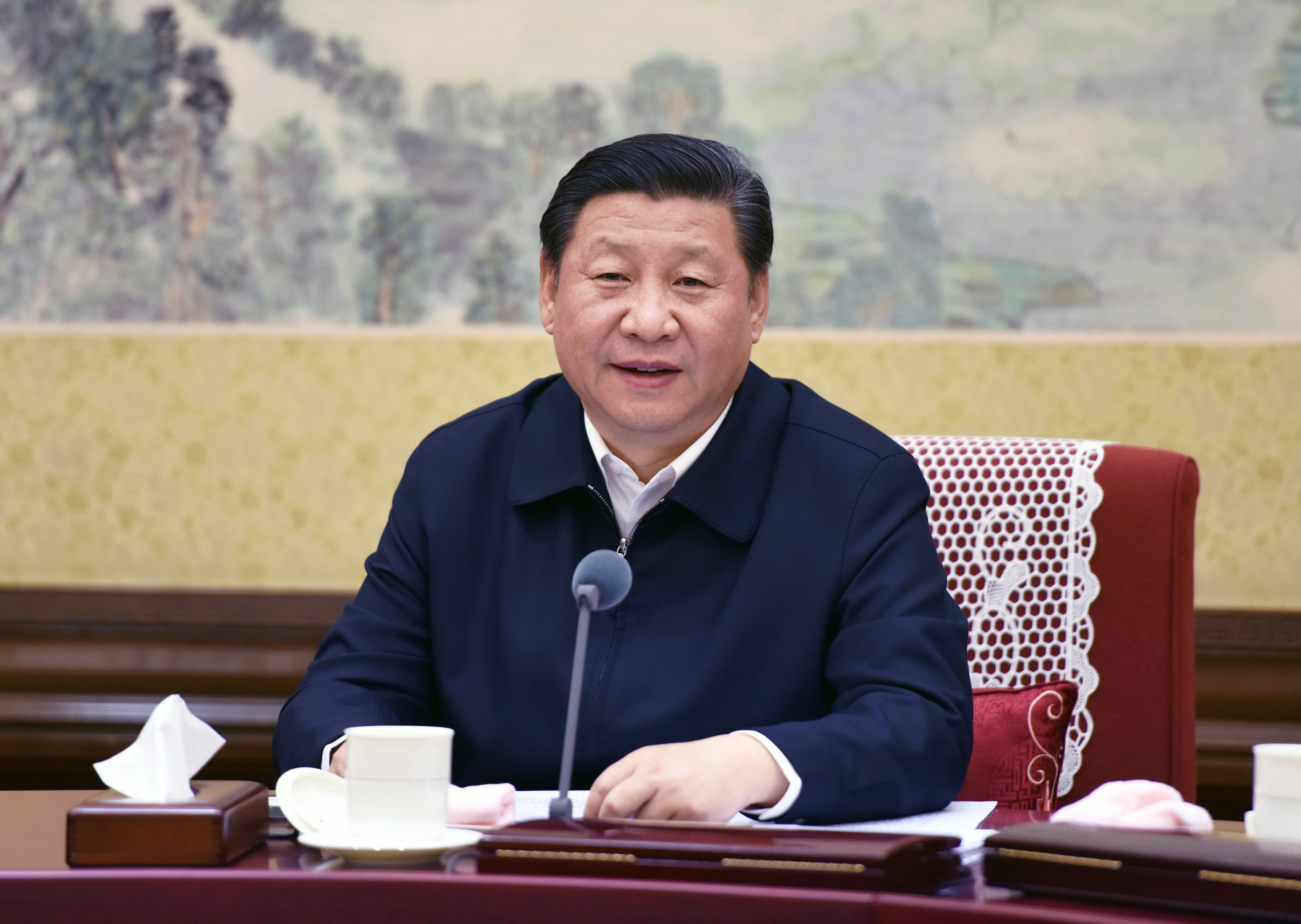 △ 2015年12月28日至29日，中共中央政治局召開專題民主生活會(huì)，對(duì)照檢查踐行“三嚴(yán)三實(shí)”情況，討論研究加強(qiáng)黨風(fēng)廉政建設(shè)措施。習(xí)近平總書記主持會(huì)議并發(fā)表重要講話。