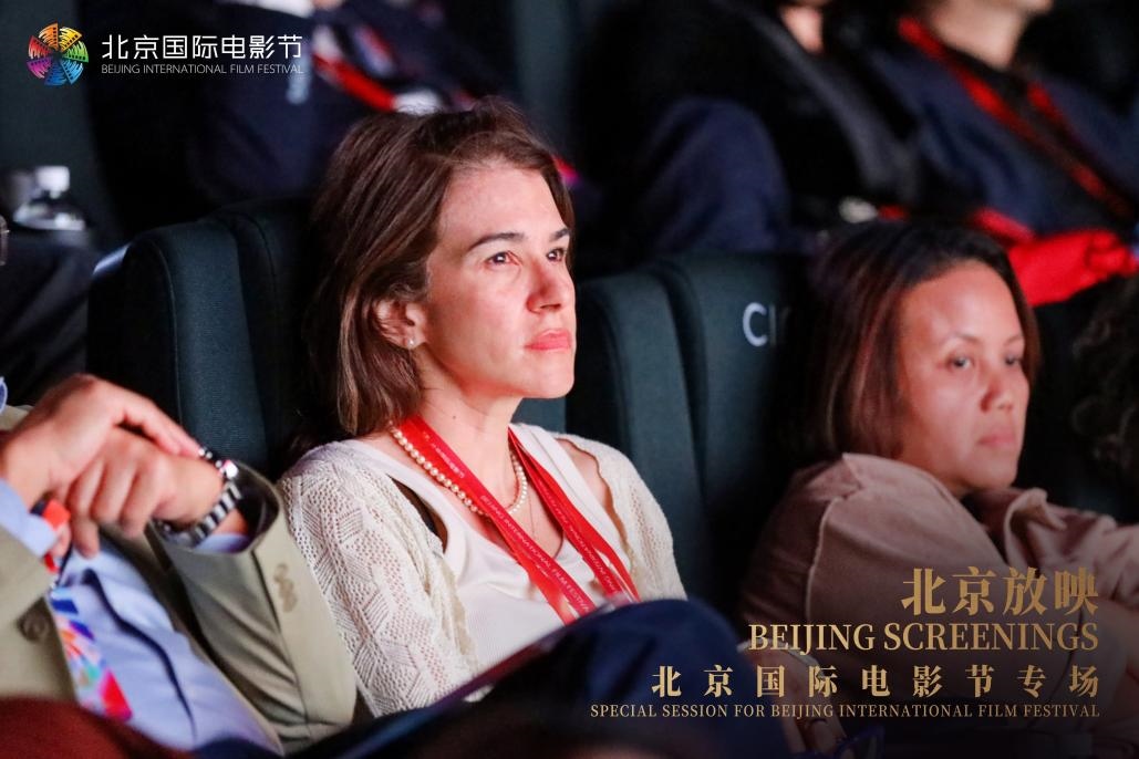外國影人認真聆聽中國影片推介內(nèi)容。主辦方供圖