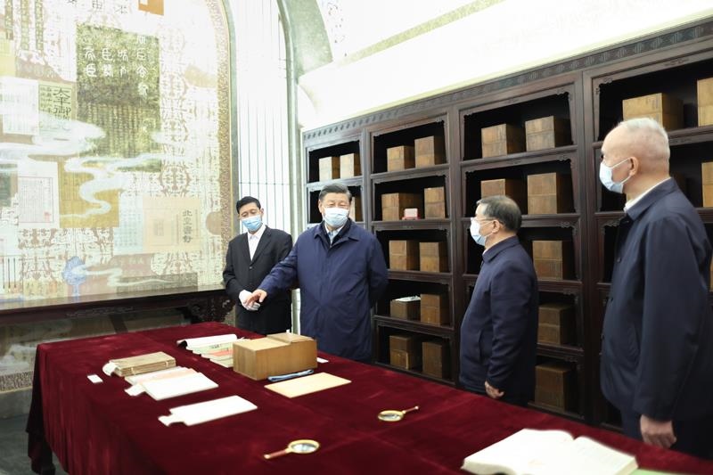 △2023年6月2日，習(xí)近平總書記出席文化傳承發(fā)展座談會并發(fā)表重要講話。這是座談會召開的前一天，總書記在中國國家版本館考察。