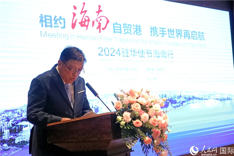 馬達(dá)加斯加駐華大使羅班松·讓·路易在宣介會(huì)上致辭。人民網(wǎng)記者趙益普攝