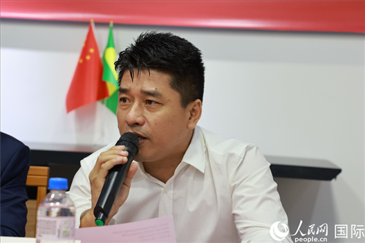 巴西中國浙江商會會長鄭俠茂在座談會上致辭。人民網(wǎng)記者 陳海琪攝