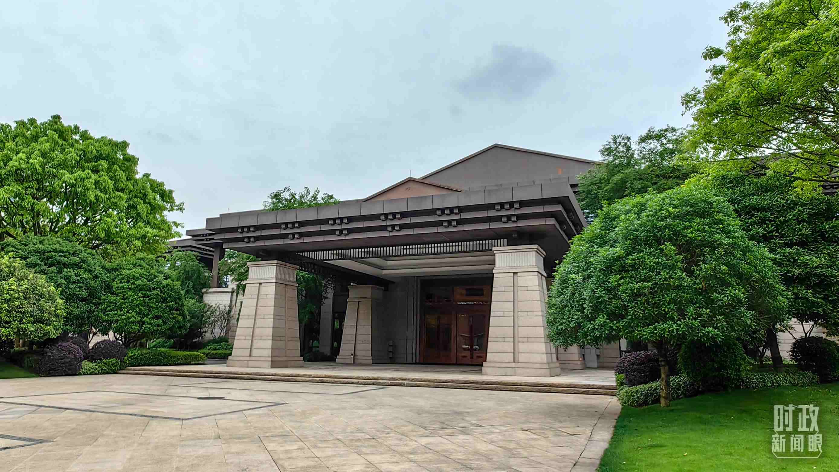 △重慶市渝州賓館，新時代推動西部大開發(fā)座談會在這里召開。（總臺央視記者段德文拍攝）