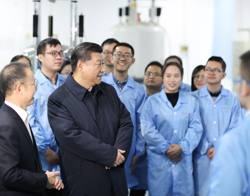 2019年1月17日，習(xí)近平在天津南開大學(xué)元素有機(jī)化學(xué)國(guó)家重點(diǎn)實(shí)驗(yàn)室同師生親切交流。