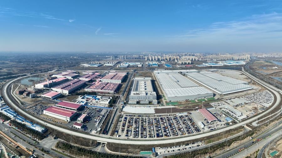 安徽省肥西縣在建的新能源汽車產(chǎn)業(yè)園（2024年1月24日攝，無人機照片）。新華社發(fā)（陳家樂 攝）