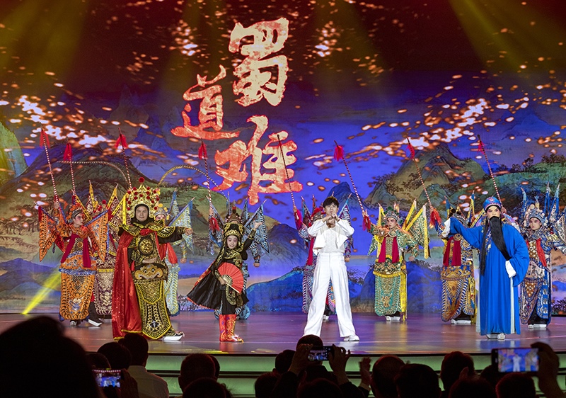 2023年10月13日，成都，“把青春華章寫在祖國大地上”大思政課網(wǎng)絡(luò)主題宣傳和互動引導(dǎo)活動在四川大學(xué)舉行。